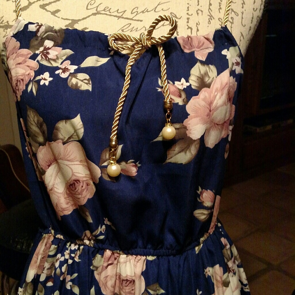 Dress, - Picture 2 of 3